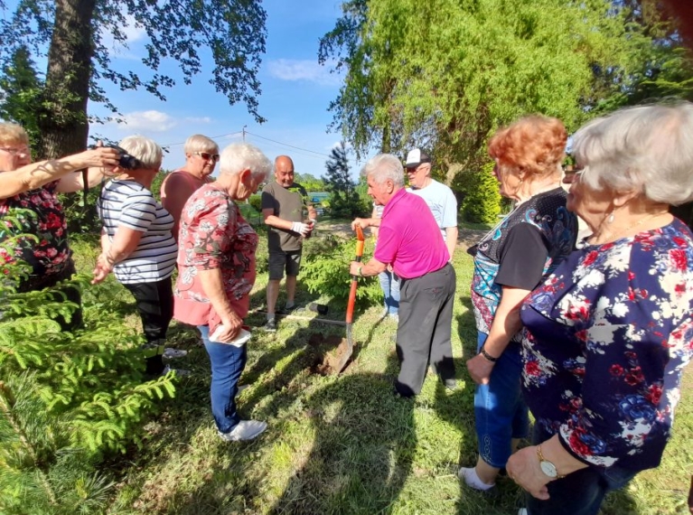 Seniorzy w szkółce   2022